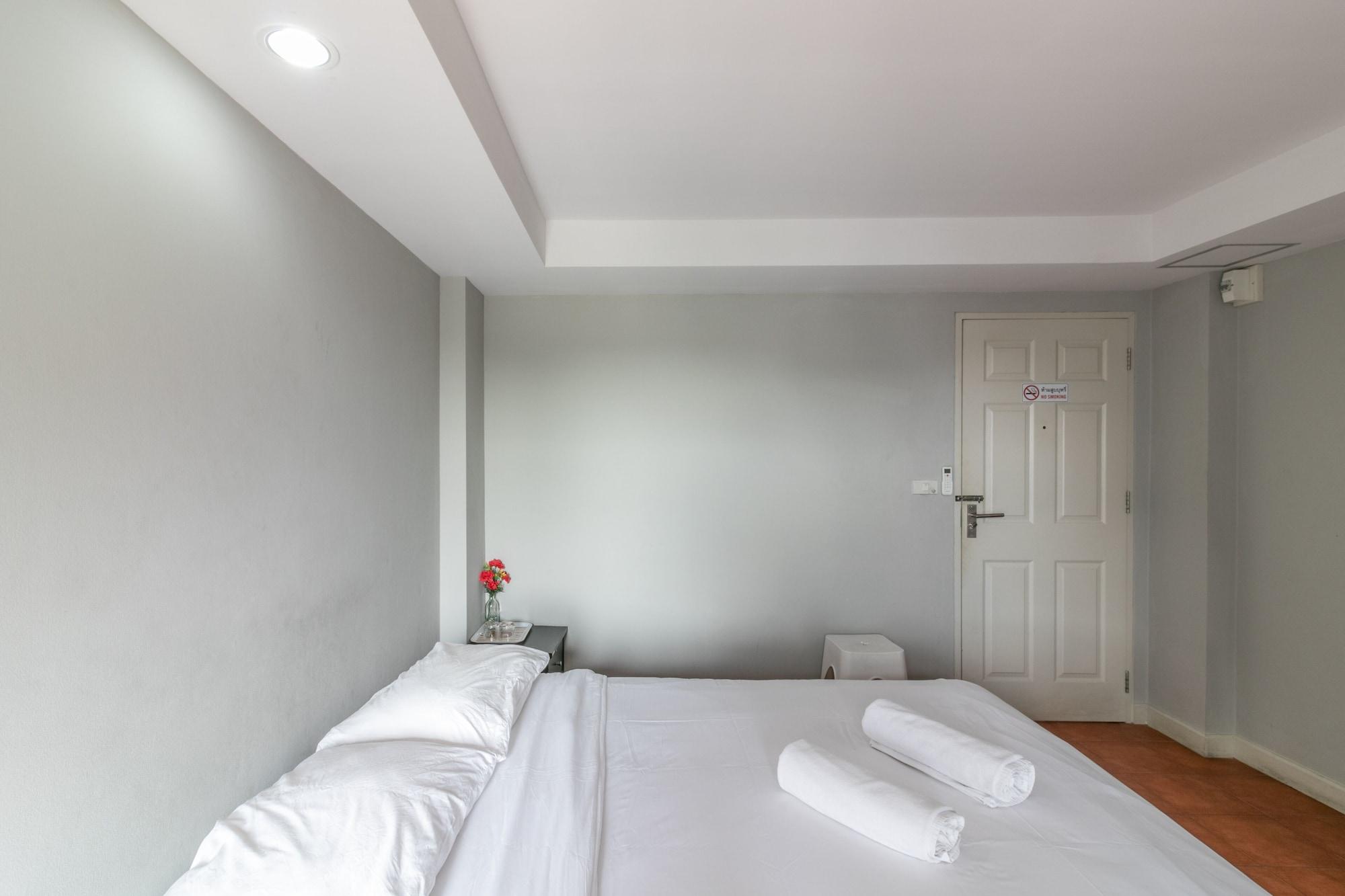Resortel Lat Phrao 91 Bangkok Exterior photo